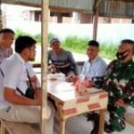 Babinsa dan Babinkamtibmas Kelurahan Silalas Jalin Hubungan Baik Melalui Komsos