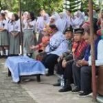 Babinsa Koramil 0201-16/TM Serda M Risa Ikut Upacara Peringatan Hari Guru Nasional SMAN 1 Tanjung Morawa