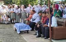 Babinsa Koramil 0201-16/TM Serda M Risa Ikut Upacara Peringatan Hari Guru Nasional SMAN 1 Tanjung Morawa