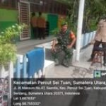 Babinsa Serma Sri Hartono Monitoring Kawasan Desa Cinta Rakyat Saat Hari Guru