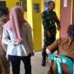 Babinsa Koramil 0201-10/MM Sertu Setyo Laksanakan Komsos Dengan Kepling & Warga