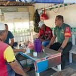 Untuk Memupuk Kebersamaan, Babinsa Sertu Samsul Kahar Komsos Dengan Tokoh Agama & Masyarakat