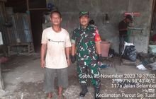 Babinsa Koramil 0201-13/PST Komsos Warga Pengepul Barang Bekas Di Desa Binaan