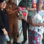 Babinsa Koramil 0201-05/MB Serda R Pelawi Bantu Salurkan Bantuan Paket Sembako Dalam Rangka HUT RSIA