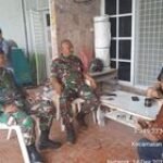 Babinsa Sertu Ach Taufik Komsos Dengan Tokoh Pemuda Di Wilayah Binaan