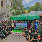Babinsa Dampingi Rombongan Kowad Berikan Bantuan Sembako Ke Masyarakat Kurang Mampu