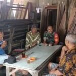 Komsos Babinsa Serka Darmansyah Bersama Masyarakat, Tingkatkan Jaring Teritorial