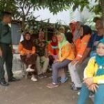 Babinsa Koramil 0201-08/MA Serda Tirto Beri Arahan Kepada Petugas Kebersihan