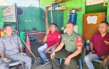 Bahas Mengelola Sampah, Babinsa Sertu Samsul Kahar Diskusi Dengan Pengurus LPM dan Pengurus Bank Sampah