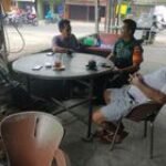 Jalin Keakraban, Babinsa Koramil 0201-08/MA Serda M.Zalukhu Sambangi Warga Binaan Di Warung Kopi