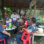Babinsa Koramil 0201-13/PST Koptu Mashadi Mulya Laksanakan Komsos Bersama Warga