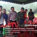 Babinsa Koramil Peltu Ganda Putra Gurusinga Pantau Pembagian Sembako Warga Desa Bintang Meriah