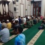 Sholat Subuh Berjamaah, Ajang Silaturrahmi Babinsa Dengan Masyarakat Mesjid Al Hidayah