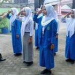 Babinsa Koramil 0201-10/MM Serda Erwin Bimbing Siswi PKL Tentang Kedisiplinan