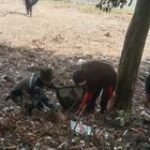 Babinsa Kodim 0201/Medan Serda Elis Nababan Bersihkan Bantaran Sungai Deli