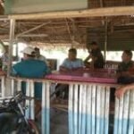 Menjaga Persaudaraan, Babinsa Koramil 0201-13/PST Interaksi Warung Kopi Anto Dusun 1 Desa Kolam