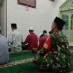 Babinsa Koramil 0201-10/MM Serda Agung Pradana & Koptu Asmawardani Laksanakan Sholat Subuh Berjamaah