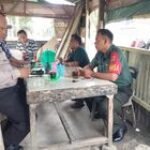 Jalin Silaturahmi, Babinsa Sertu Kasno Zeki & Bhabinkamtibmas Komsos Dengan Kepling