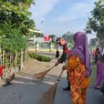 Babinsa Laksanakan Kegiatan Gotong Royong di Kelurahan Pulo Bayan Bengkel Baru Medan Timur