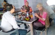 Babinsa Koramil 0201-07/MT Serma Suratno Komsos Bersama Tiga Pilar Jalan Flamboyan Raya