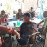 Melalui Komsos, Babinsa Koramil 0201-08/MA Ajak Warga Tingkatkan Kebersihan Lingkungan