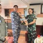 Komandan Wing Udara 1 Kunjungi Crew Helikopter Satgas MTF Konga XXVIII-N UNIFIL di KRI FKO-368