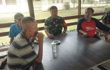 Jaga Kondusivitas Jelang Pemilu, Babinsa Serka Naris Komsos Dengan Warga