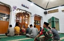 Babinsa Koramil 0201-02/MT Pimpin Kegiatan Safari Subuh/Kajian Subuh di Mesjid Al-Waritsin