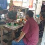Bangun Kepercayaan, Babinsa Koramil 0201-07/MT Adakan Komsos Bersama Warganya