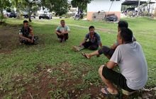 Dalam Suasana Santai, Babinsa Koramil 0201-08/MA Serda Tirto Berbaur Dengan Warga Binaannya