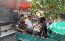 Melalui Komsos, Babinsa Koramil 0201-08/MA Serda Tirto Sampaikan Pesan Jaga Kerukunan Kepada Warga