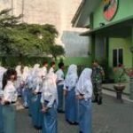 Babinsa Koramil 0201-10/MM Serka Subagyo Berikan Bimbingan Siswi PKL