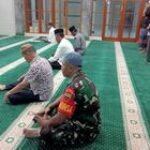 Guna Tingkatkan Keimanan, Safari Subuh Serda Hendra Nst & Koptu Paijo Wibowo Bersama Warga