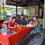 Babinsa Kelurahan Hamdan Sertu Oman Abdurahman Ajak Pemuda Ikut Jaga Kamtibmas