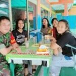 Ciptakan Kamtibmas Yang Kondusif, Babinsa Dan Bhabinkamtibmas Komsos Dengan Warga