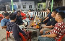 Babinsa Koramil 0201-13/PST Laksanakan Komsos Bersama Tokoh Pemuda Desa Banda Khalifah