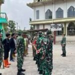 Karya Bakti Koramil 0201-05/MB Bersihkan TPU Al Hasanah