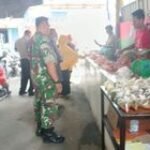 Babinsa Dan Bhabinkamtibmas Memantau Stabilitas Sembako Menjelang Idul Fitri 1445 H