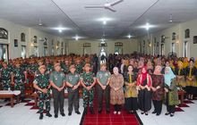 Danmenarmed 2 Kostrad Dampingi Danpussenarmed Sambangi Yonarmed 11 Kostrad