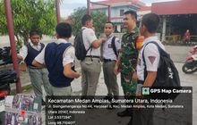 Babinsa Koramil 0201-08/MA Sambangi Pelajar Disaat Akan Masuk Ke Lingkungan Sekolah