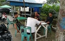 Ciptakan Kedekatan Dengan Warga, Babinsa Koramil 0201-08/MA Anjangsana Ke Salah Satu Perumahan