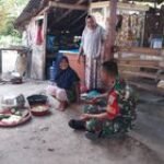 Serda Maridi Babinsa Desa Pematang Lalang Jalin Komsos dengan Ibu-Ibu Rumah Tangga