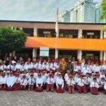 Bertindak Sebagai Pembina Upacara, Babinsa Tanamkan Disiplin dan Cinta Tanah Air