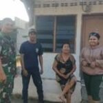 Babinsa Koramil 0201-08/MA Serda Mariunus Zalukhu Sapa Warga Binaannya Di Pinggir Jalan