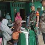 Babinsa Koramil 0201-08/MA Ikut Membantu Kelancaran Kegiatan Posyandu Di Wilayah Binaan