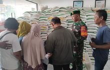 Danposramil Dan Babinsa Koramil 0201-05/MB Monitor Penyaluran Bantuan Pangan Cadangan Beras Pemerintah