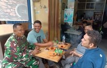 Babinsa Pelda I Simatupang Manfaatkan Warkop Komsos Dengan Warga Binaan