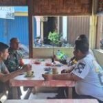 Jaga Hubungan Silaturahmi, Babinsa 0201-07/MT Serma Suratno Komsos Babhinkamtibmas Bersama Warga