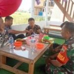 Babinsa Cinta Rakyat Serma Sri Hartono Tingkatkan Interaksi dengan Perangkat Desa