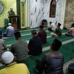 Danramil 0201-06/MS Berikan Tausyiah Keagamaan Kepada Anggota Sebelum Sholat Tarawih